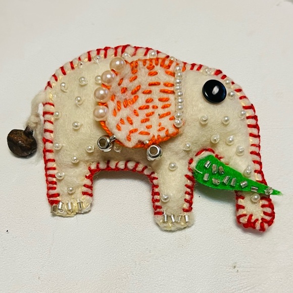 Handmade Cute felt elephant brooch with pearls, beads, and sequins - Picture 1 of 5